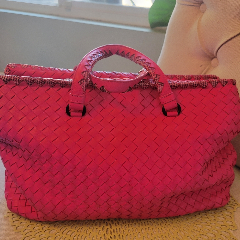 100% Authentic Bottega Veneta Elegant Pink Woven Tote Bag